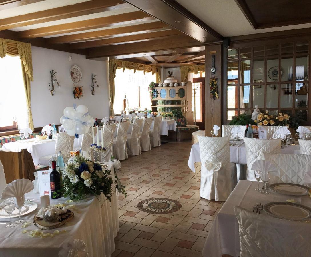 Hotel Ristorante Scoiattolo Sporminore Exteriör bild